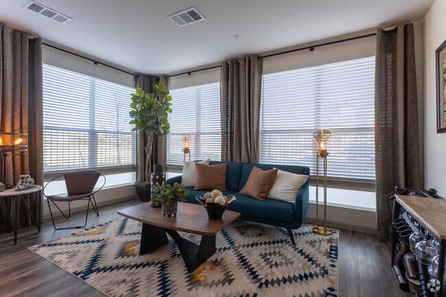 2 BR, 2 BA - 1,219 SF