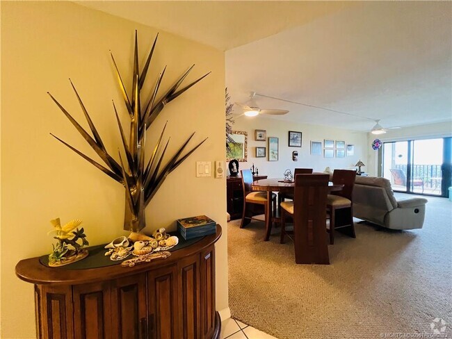 Building Photo - 10044 S Ocean Dr Unit 206 Rental