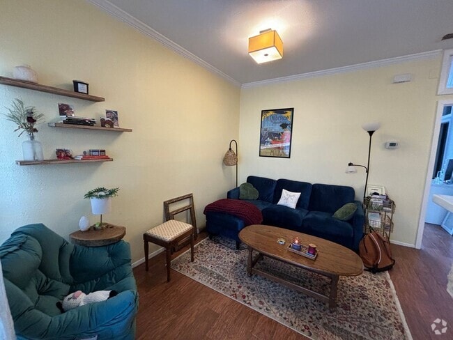 Building Photo - 303 W 35th St Unit 202 Rental
