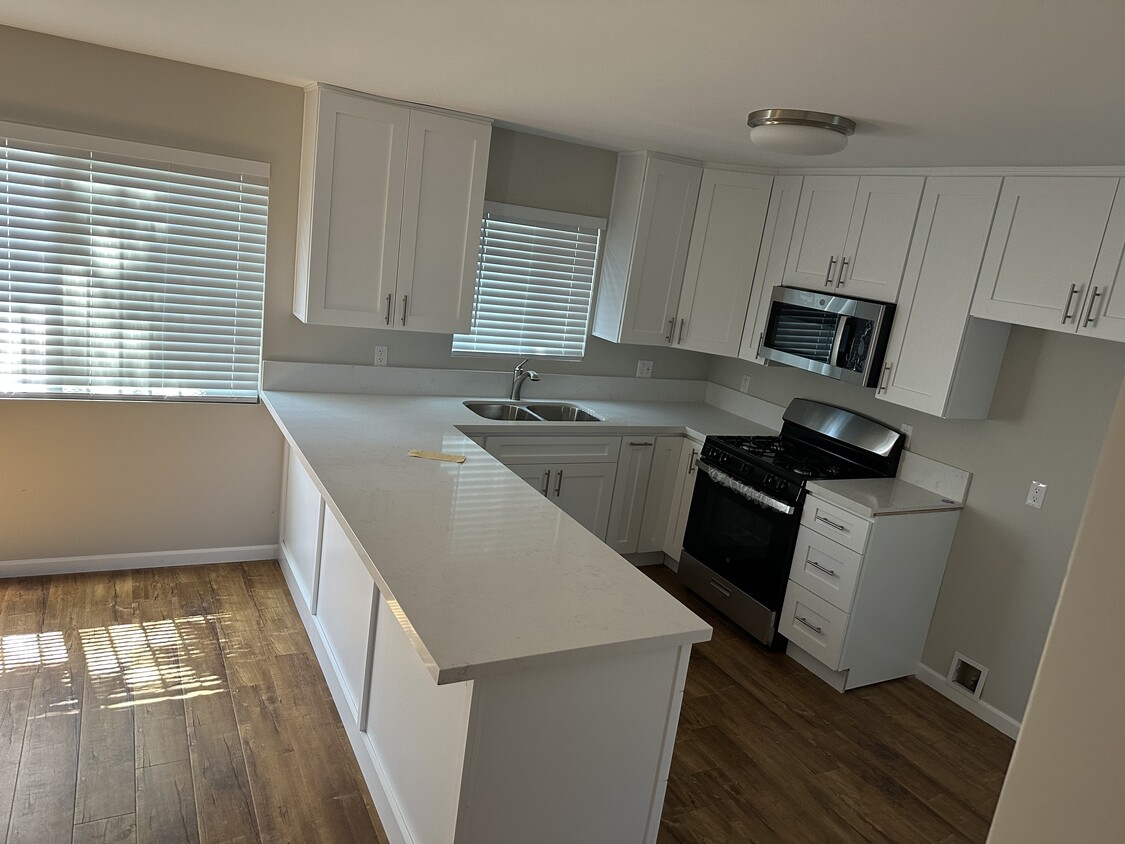 Kitchen - 8725 Holmes Ave (Los Angeles, CA)