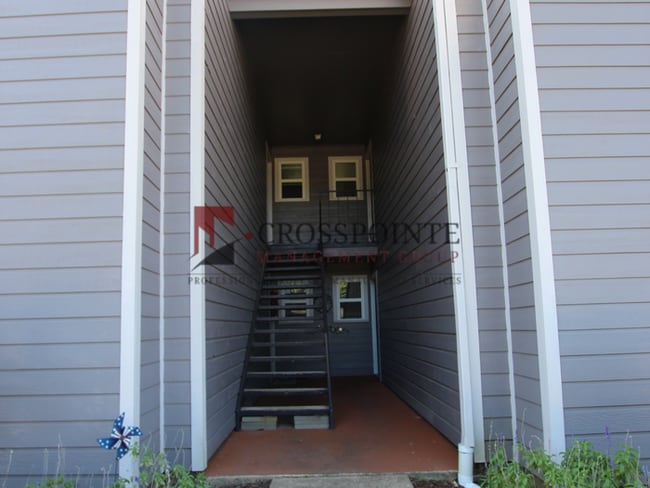 Photo - 1 Bedroom, 1 Bathroom Upstairs Apartment in Tyler!
