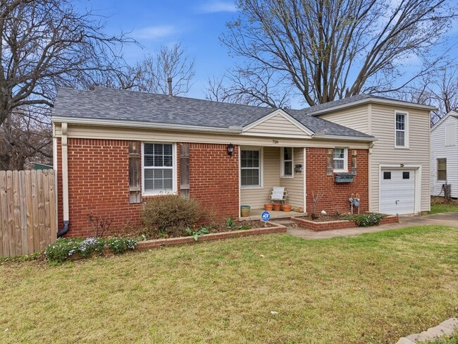 Photo - Charming Midtown bungalow just minutes from downtown!