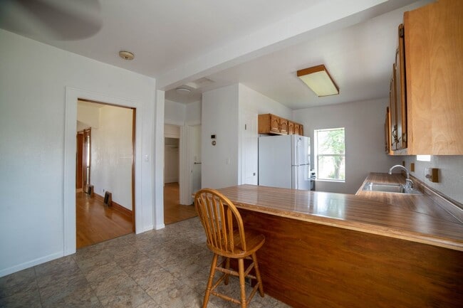 Photo - 221 2nd Ave NW
