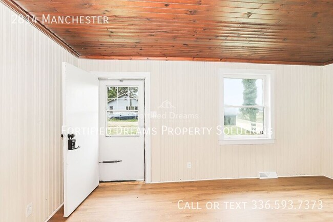 Photo - 2814 Manchester-
