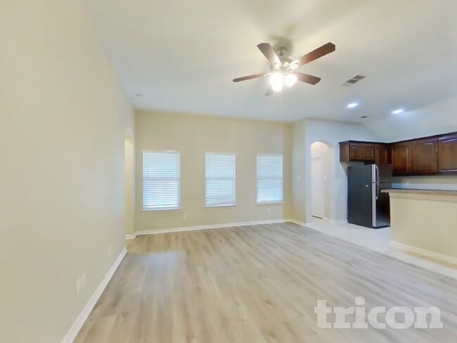 Photo - 207 Range Rd