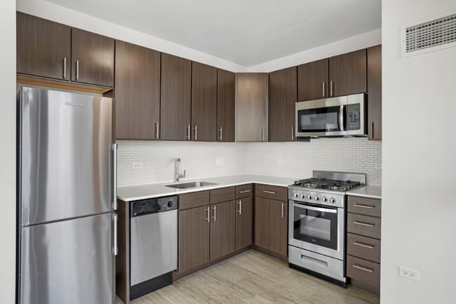 Photo - 613 N Wells St Condo