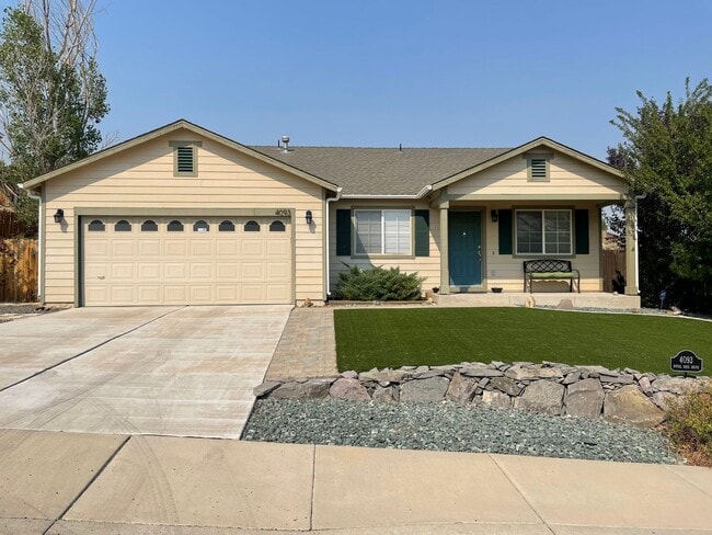 Building Photo - Spacious 2 bedroom plus a den 2 bath 2 car garage in Northwest Reno!