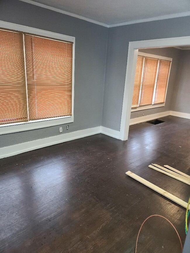 Building Photo - 318 W Elm St Rental
