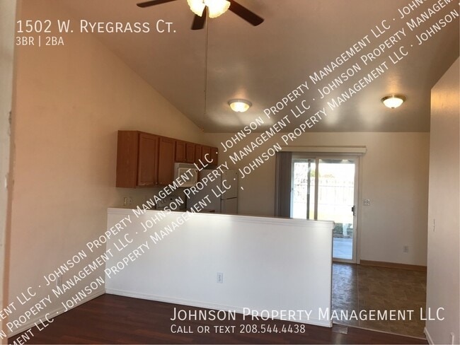 Photo - 1502 W Ryegrass Ct