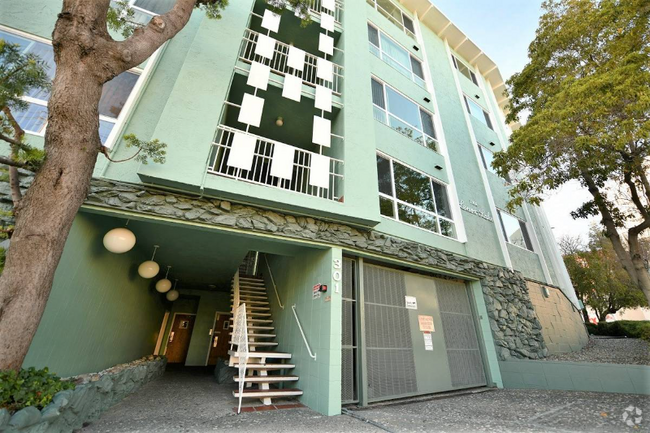 Building Photo - 301 Lenox Ave Unit 107 Rental