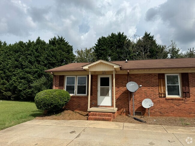 Building Photo - Two Bedroom Duplex in Lincolnton Rental