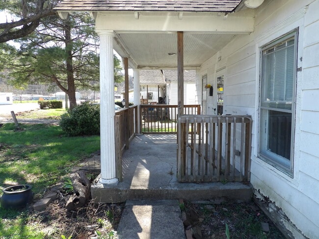 Photo - 720 Holmes St