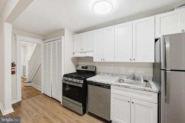 Photo - 711 Harvard St NW