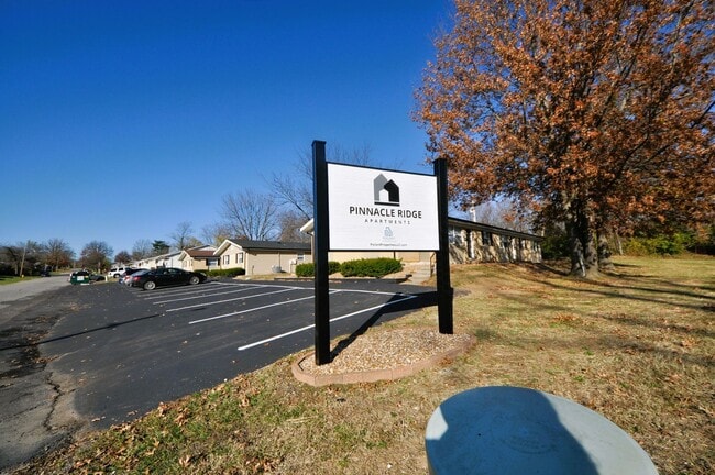 Building Photo - Beautifully Renovated Two Bedroom Apartmen... Unit 321B Rental