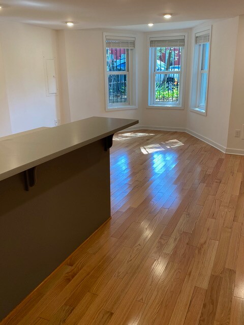Kitchen bar counter - 104 8th St NE Unit A