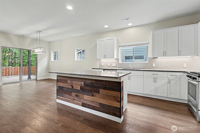 Photo - 348 Partlon St