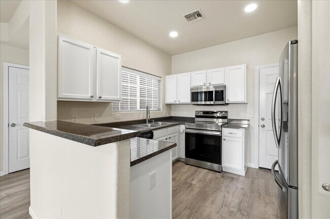 Photo - 1633 E Lakeside Dr Unidad 63