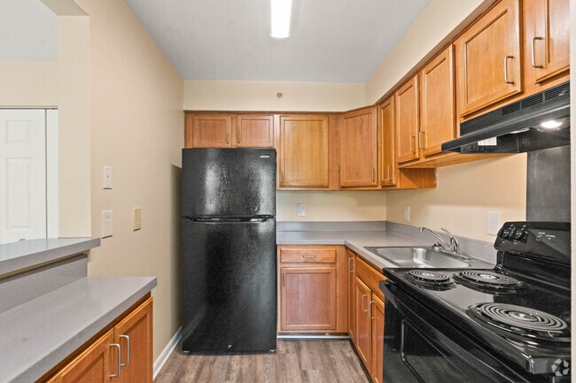 2BR, 1BA - 674SF - Kitchen