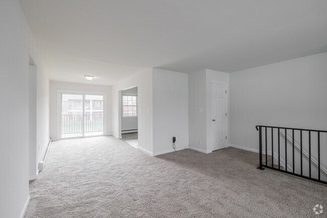 2BR, 1.5BA - 944SF - Living Room