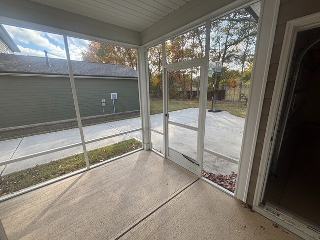 Photo - Room in House on Hedge Maple Dr