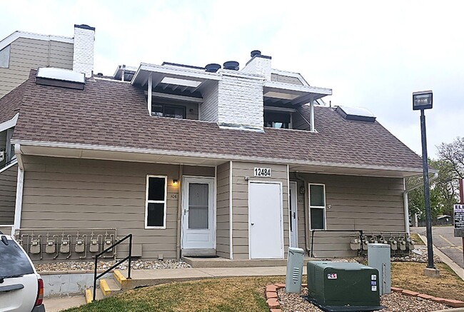 Building Photo - Beautiful 1 Bedroom Condo Near the Mountains Unit 106