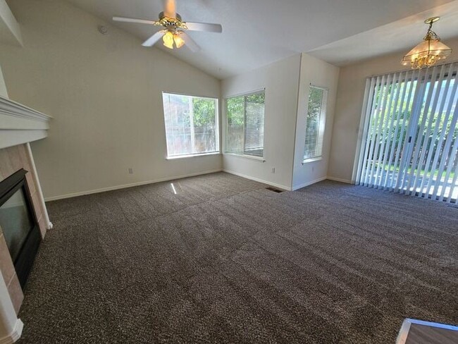 Photo - Beautiful Single Story Home in Double Diamond