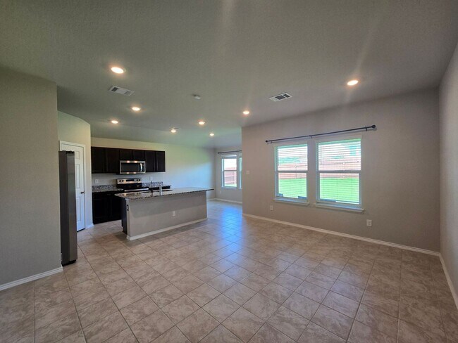 Photo - RENT REDUCTION - NEW IN MANAGEMENT - AVAIL...