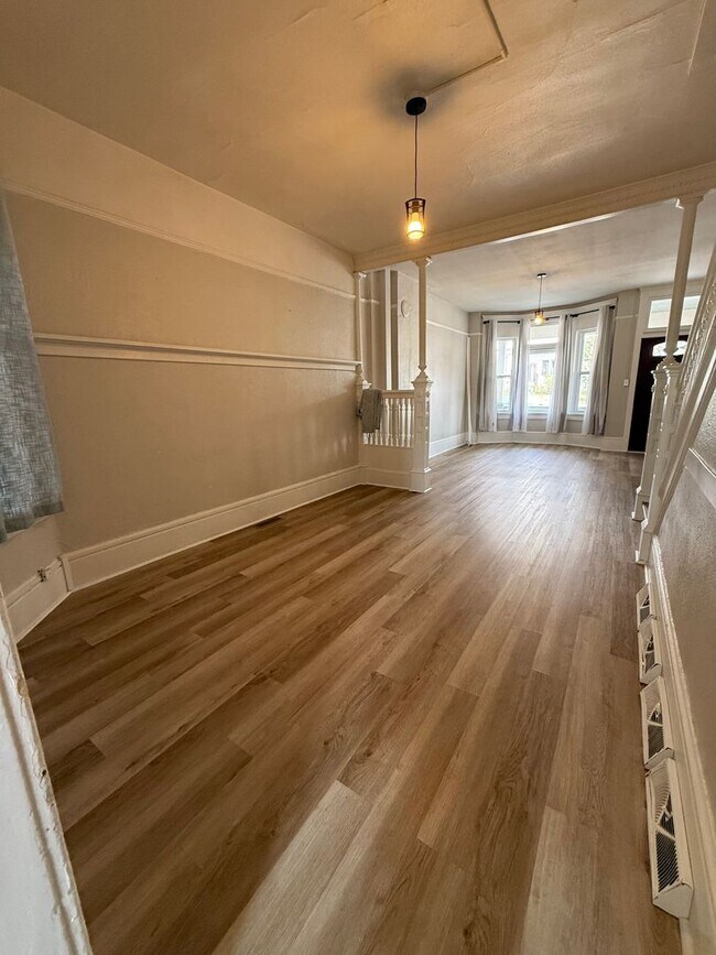720-722 W Granite