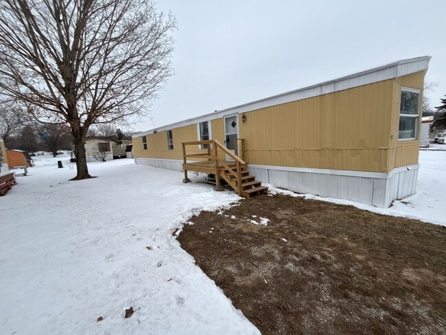 Building Photo - Glendale Mobile Home Park Unit 57