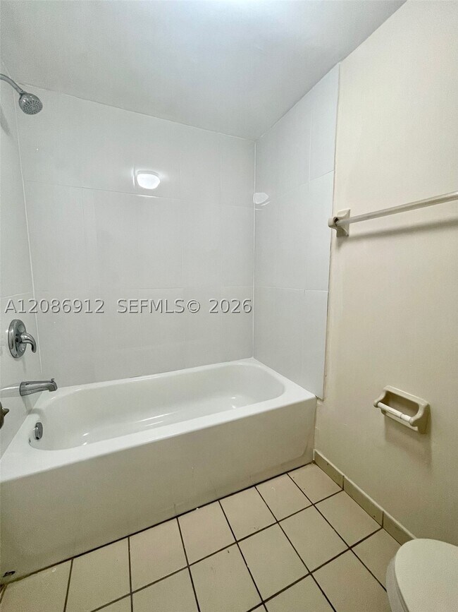 5825 W 25th Ct Unidad 311