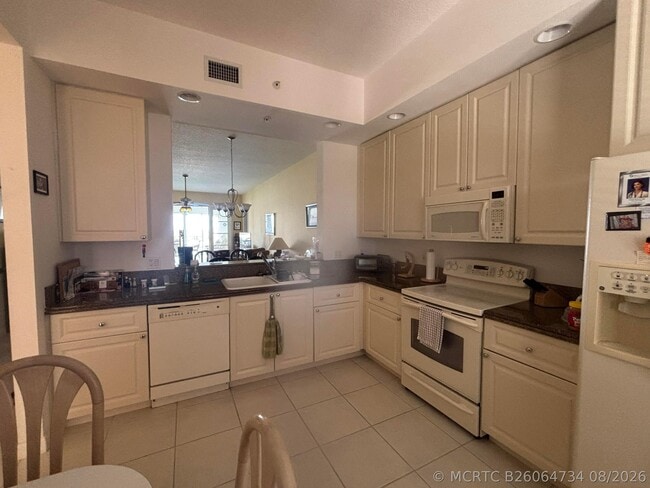 Photo - 15 Harbour Isle Dr W Unit PH05