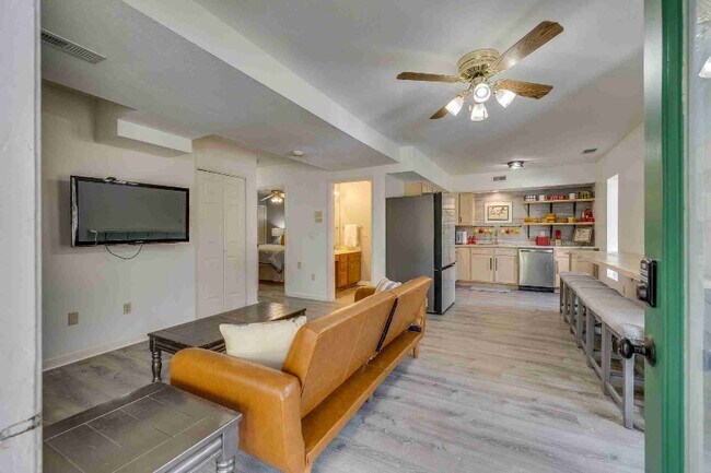5009 Emerald Dr