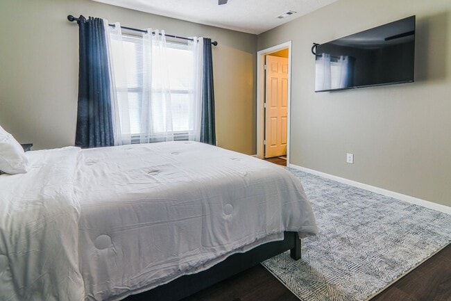 Photo - Fort Harrison State Park 4Bed Spacious Retreat