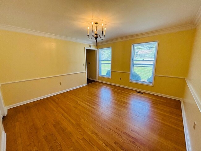 Photo - 405 Stonegate Dr