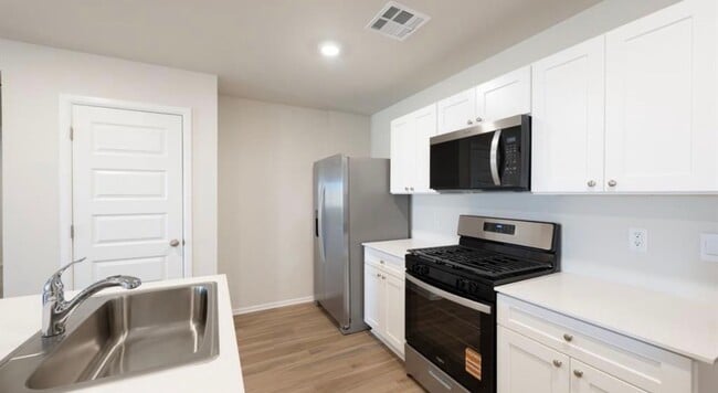 Photo - 560 St Charles Pl