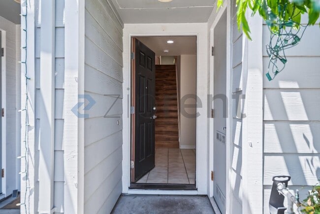 Photo - 722 Kingsford Way