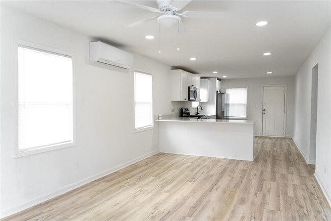 Building Photo - 923 E 39th St Rental