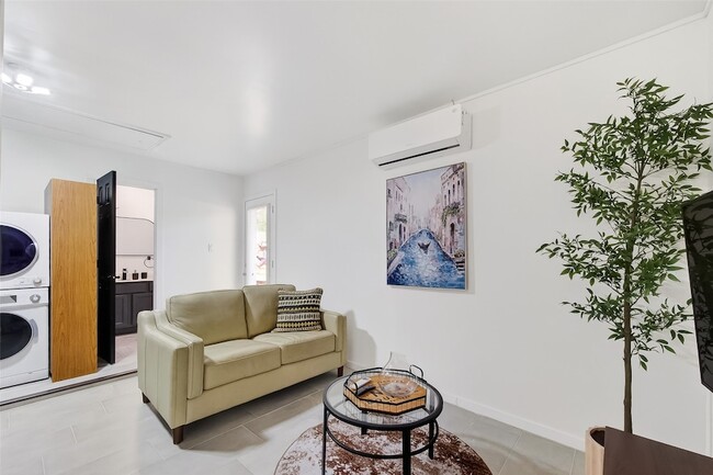 Photo - 4423 Sloangate Dr Unit A