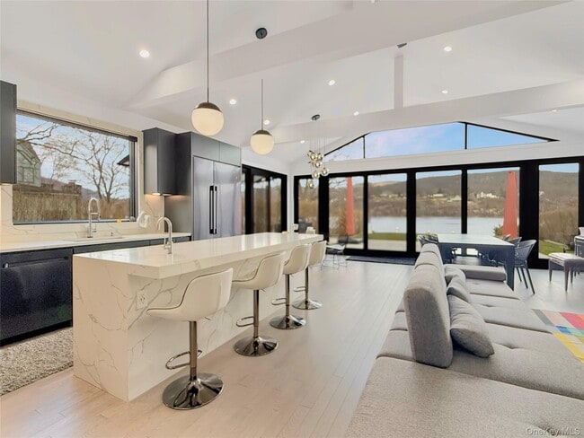 Photo - 12 Hudson River Ln