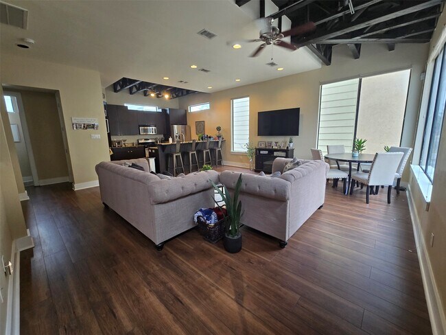 Photo - 1105 W 21st St Unidad D