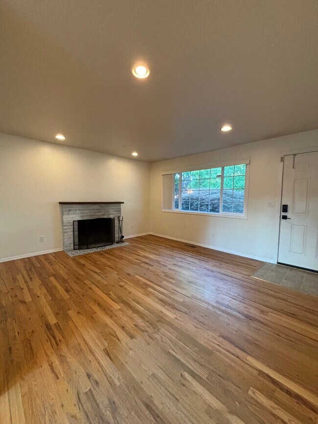 Living Room - 19885 NE Wasco St