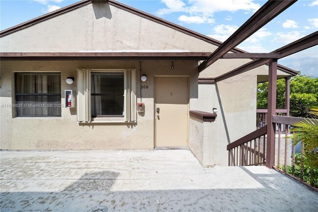 Building Photo - 485 NW 210th St Unit 206