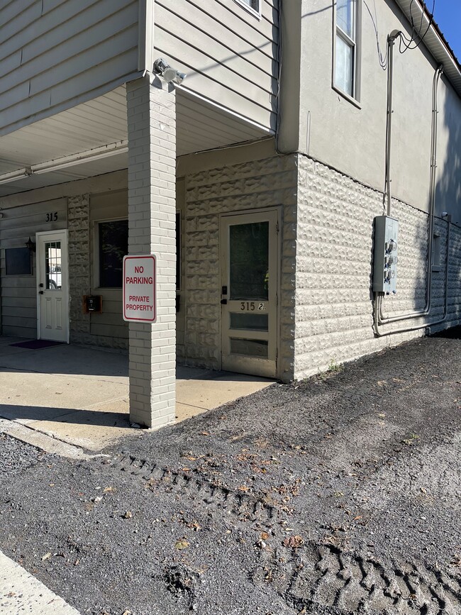 Building Photo - 315 Morgantown Ave Unit Apt. #1 - Ste #2