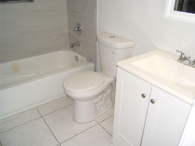Building Photo - 9022 SW 123rd Ct Unit O204