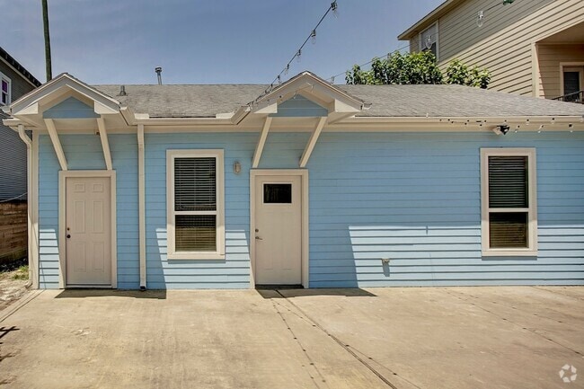 Building Photo - 1541 Ashland St Unit 3 Rental