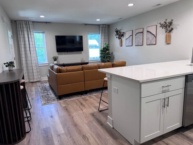 Building Photo - 1249 Kinsmoor Ave Unit ID1460945P