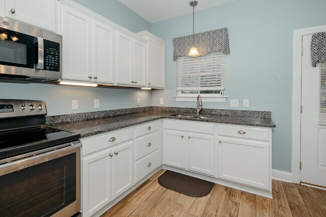 Private 1-bed, 1-bath Unit with screened-in porch