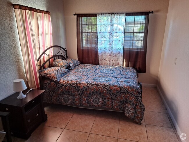 Building Photo - 6600 SW 26th St Unit #2 Rental