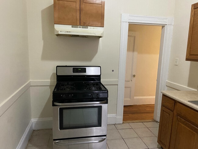 Building Photo - 96 Winthrop St Unit 1