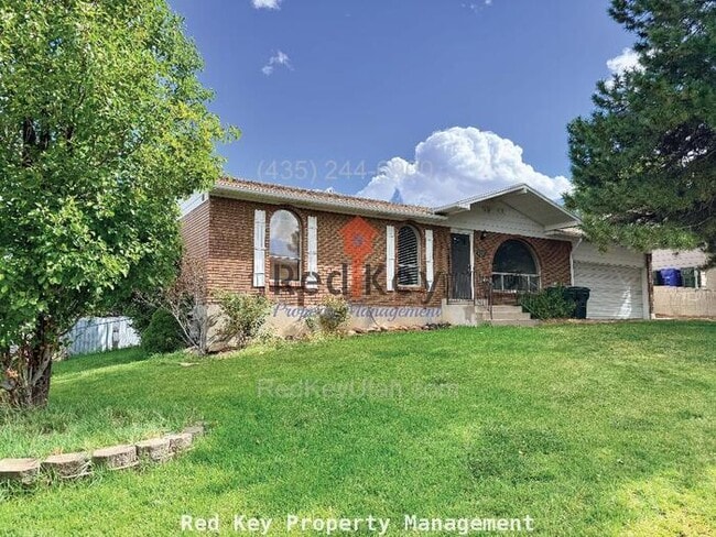 Building Photo - East Buzianis Way Single Family Home